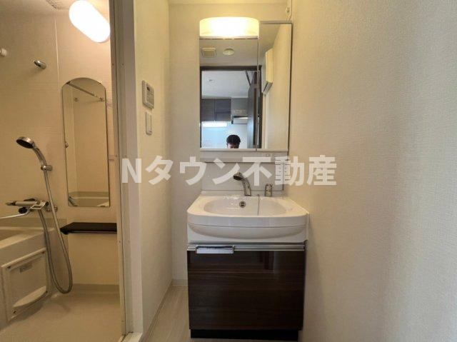 洗面設備　使いやすい独立洗面台です