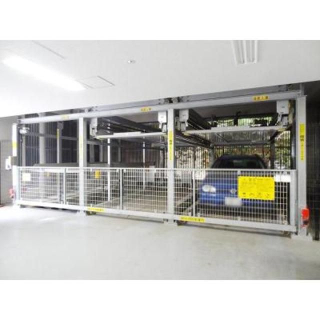 駐車場　駐車場があるので、車を買う予定の方も安心です