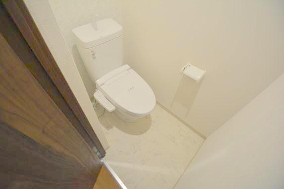 トイレ　綺麗なトイレにはウォシュレット標準装備です。