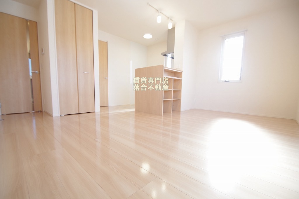 居室・リビング　清潔感のあるゆったりとしたお部屋♪