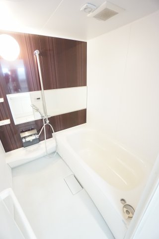 バス・シャワールーム　※同物件、反転タイプの写真です。