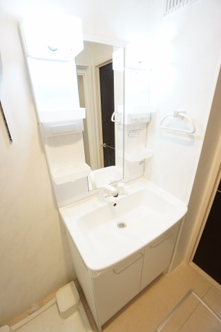 洗面設備　※同物件、反転タイプの写真です。