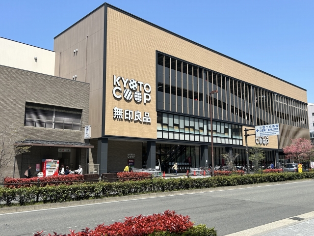 スーパー　京都生活協同組合 コープ二条駅（スーパー）まで645m