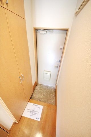 玄関　同物件別部屋写真