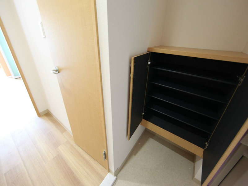 玄関　玄関　シューズボックス付