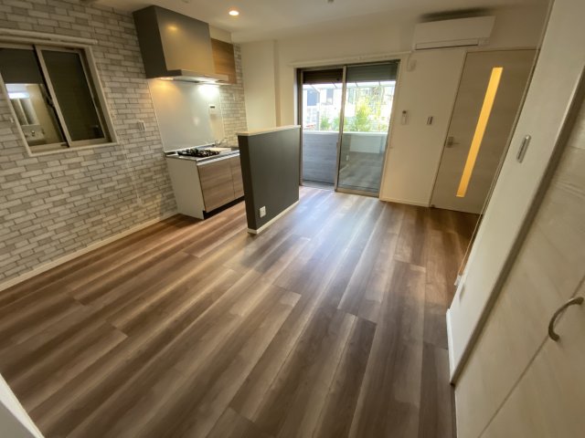 居室・リビング　２面採光の明るいお部屋です。