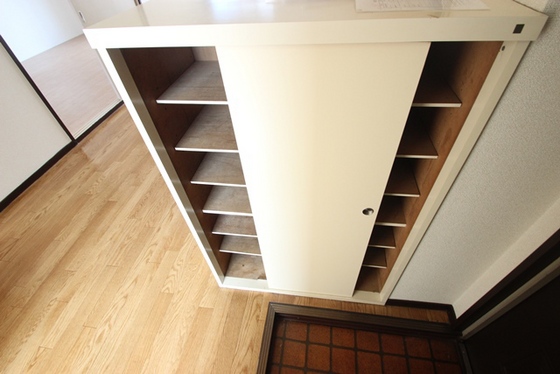 玄関　※別号室の写真です。