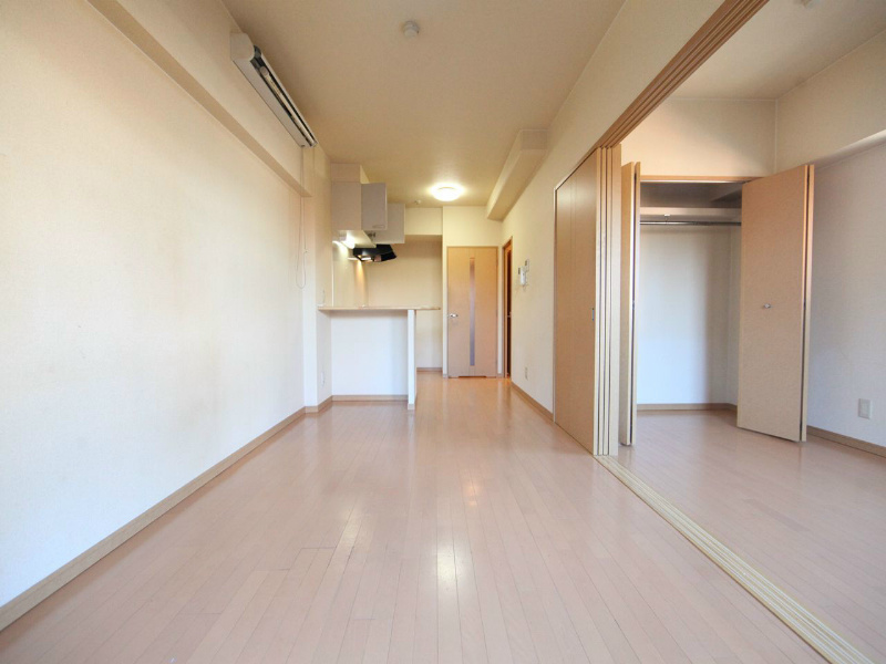 居室・リビング　LDK10.2帖　洋室3.9帖と繋げても仕切っても使えます