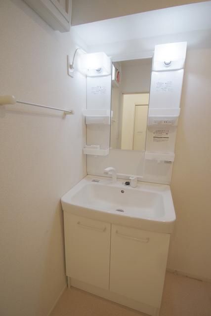 洗面設備　★朝の支度に便利な独立洗面台★