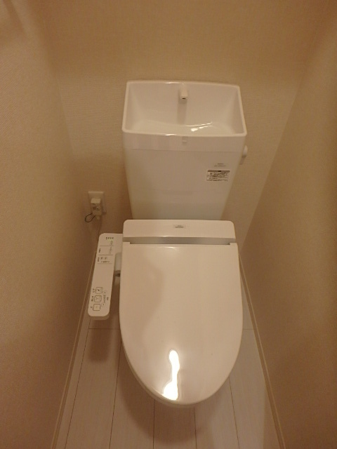 トイレ　機能付きトイレは嬉しいポイントですね。