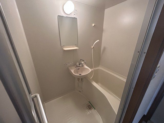バス・シャワールーム　同マンション別部屋