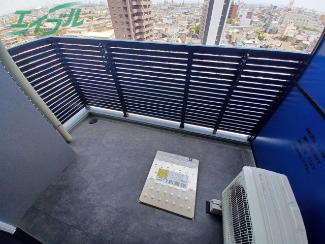 バルコニー　同物件反転対タイプ