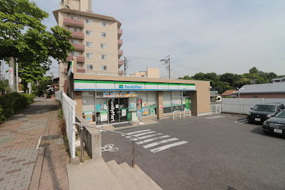 コンビニ　ファミリーマート 千種猫洞通店（コンビニ）まで642m