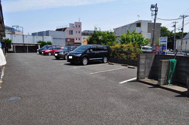 駐車場　★敷地内駐車場★（空き状況・使用料等詳細はご確認下さい）