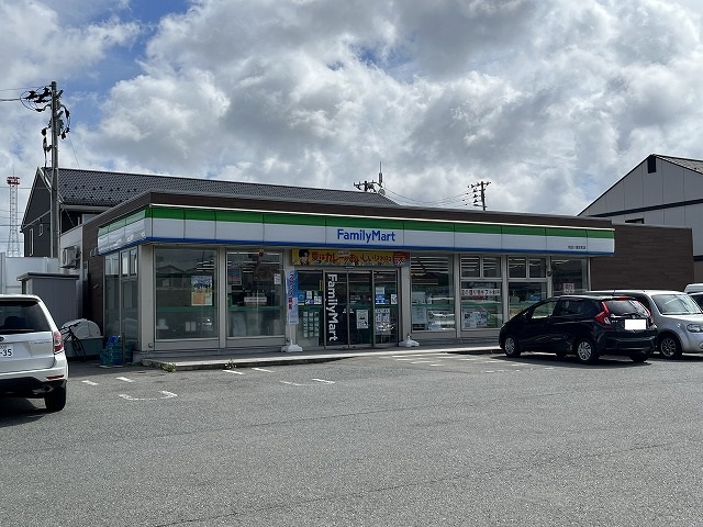 コンビニ　ファミリーマート（コンビニ）まで229m