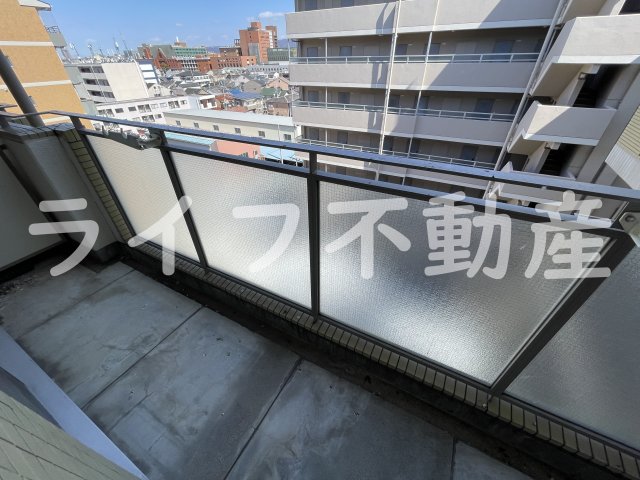バルコニー　暖かな日差しのふりそそぐバルコニー