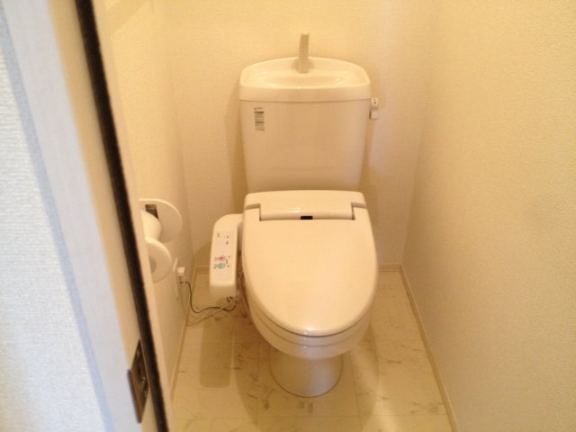 トイレ　同タイプ参考写真
