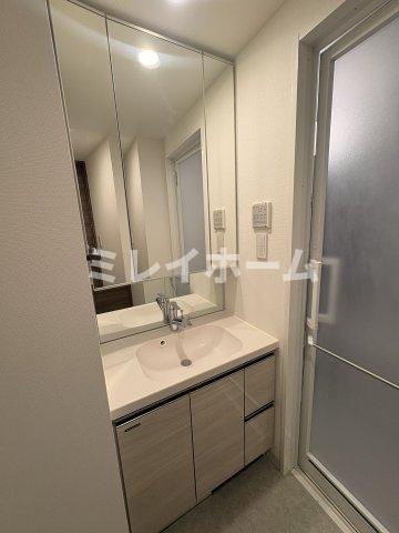 洗面設備　同建物内、別のお部屋の参考写真になります。
