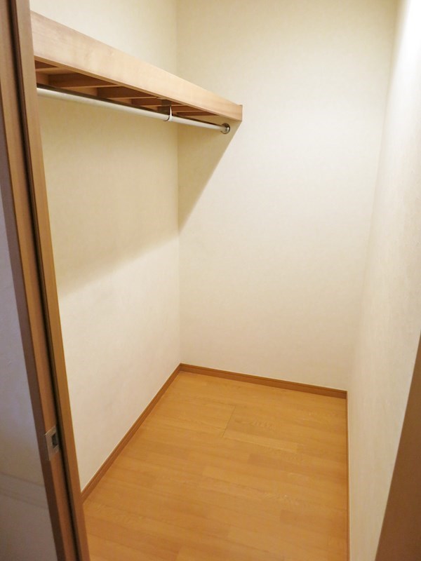 収納　廊下にあるウォークインクローゼットは大容量で様々な荷物にも対