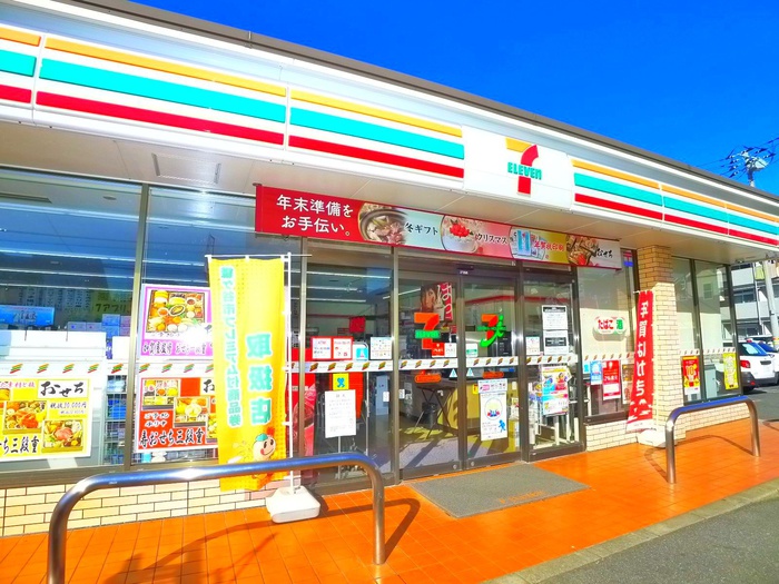 コンビニ　セブンイレブン（コンビニ）まで320m