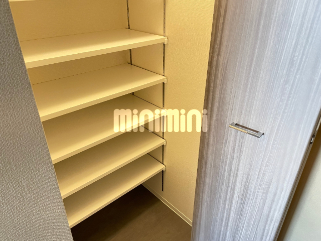 玄関　同タイプの部屋の写真です