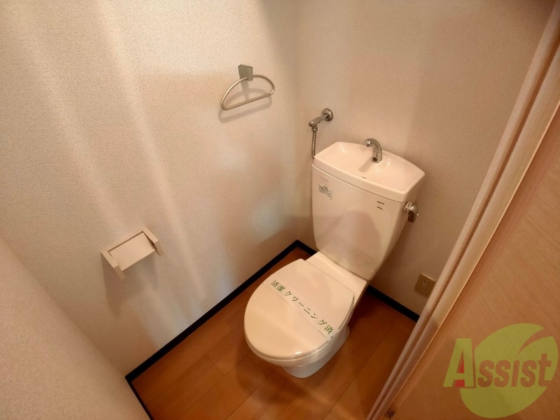 トイレ　こちらはトイレです。清潔感があり、安心して使用できます。