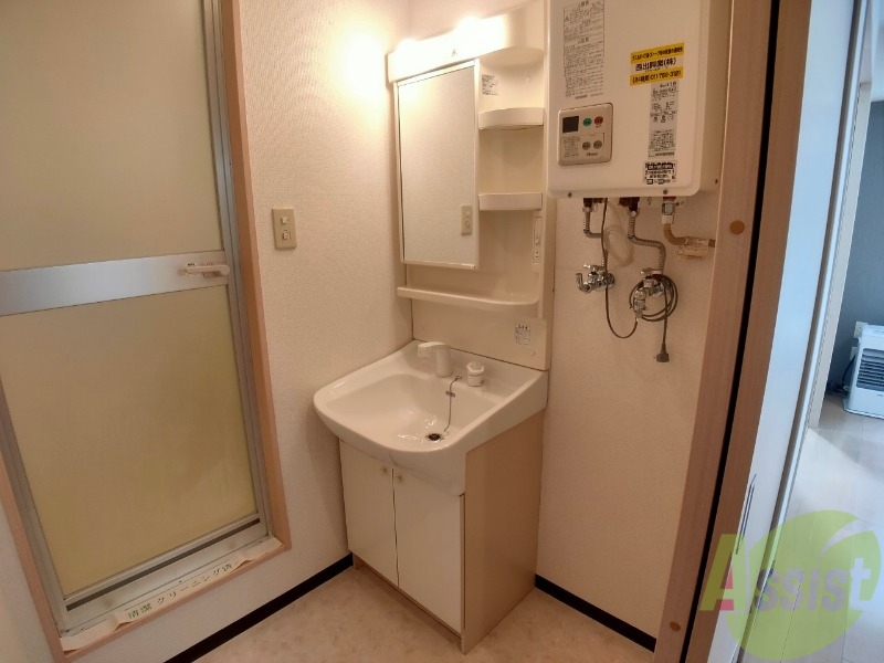 洗面設備　シャンプードレッサー。身支度はここでばっちりですね。