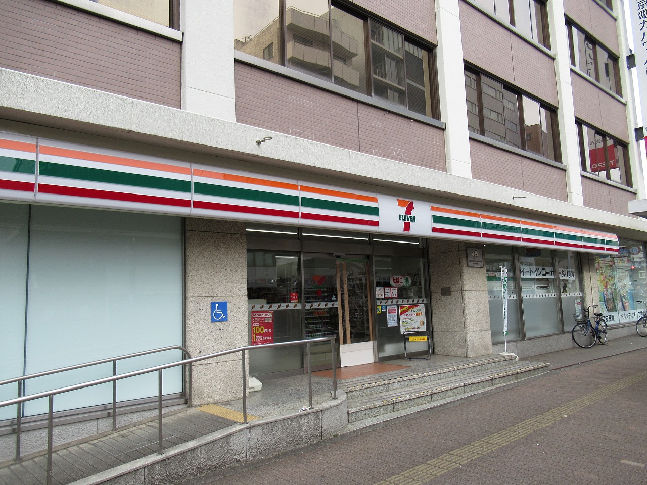 コンビニ　セブンイレブン三鷹中央通り店（コンビニ）まで150m