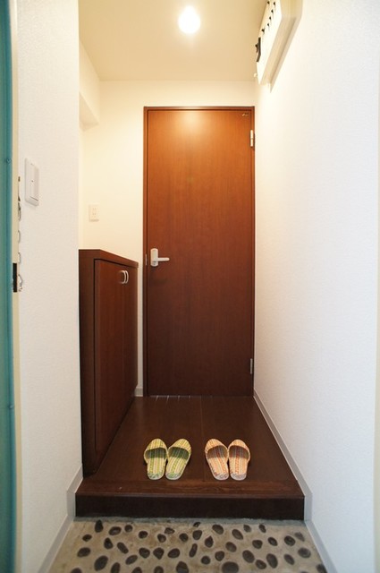玄関　玄関独立でお部屋が直接見えません♪