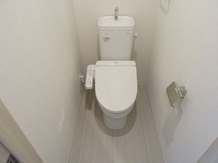 トイレ　別号室参考写真です。