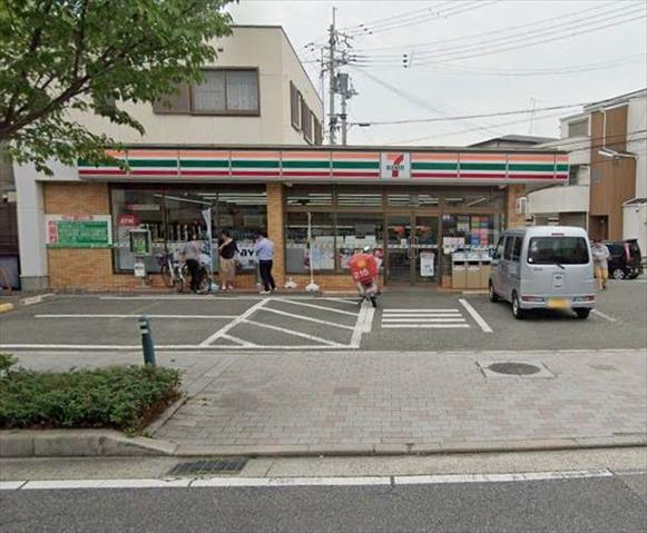 コンビニ　セブンイレブン（コンビニ）まで583m