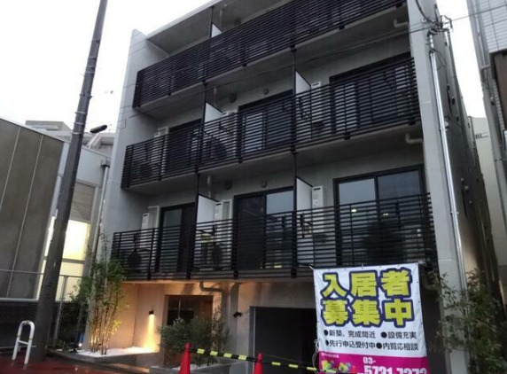 建物外観　ネット無料。ネット無料なら月々実質4000円程度のコストがか