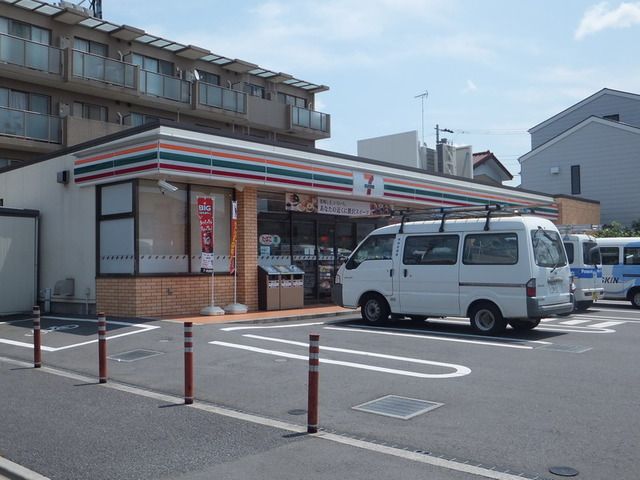 コンビニ　セブンイレブン（コンビニ）まで174m