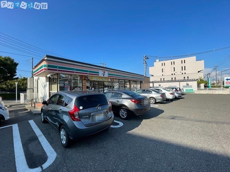 コンビニ　セブンイレブン新潟川岸町3丁目店（コンビニ）まで318m