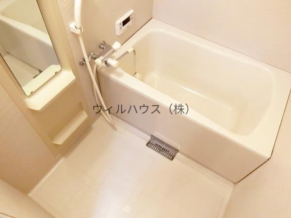 バス・シャワールーム　追い焚き機能付バス！