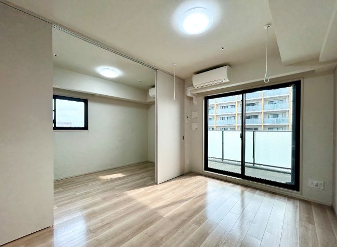 居室・リビング　903号室の写真になります※フロアにより建具・壁紙・床の色が