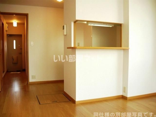 グランソレイユ Iの居間写真