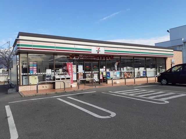 コンビニ　セブンイレブン甲府貢川店（コンビニ）まで700m