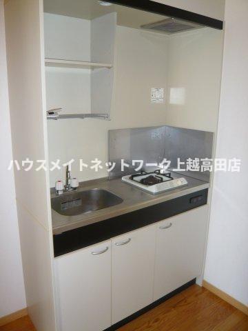 キッチン　キッチン（参考同型103号室室内写真）