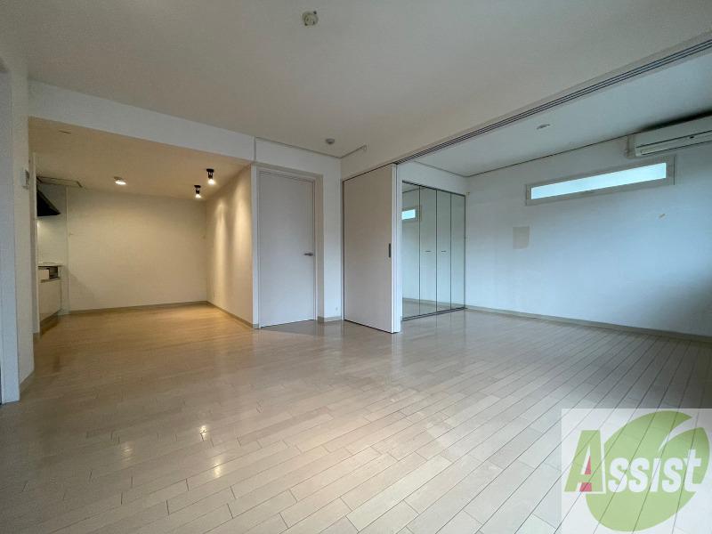 居室・リビング　広くてキレイなお部屋が広がっていて、充実した生活が送れそう。