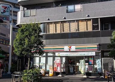 コンビニ　セブンイレブン 葛飾亀有3丁目店（コンビニ）まで72m