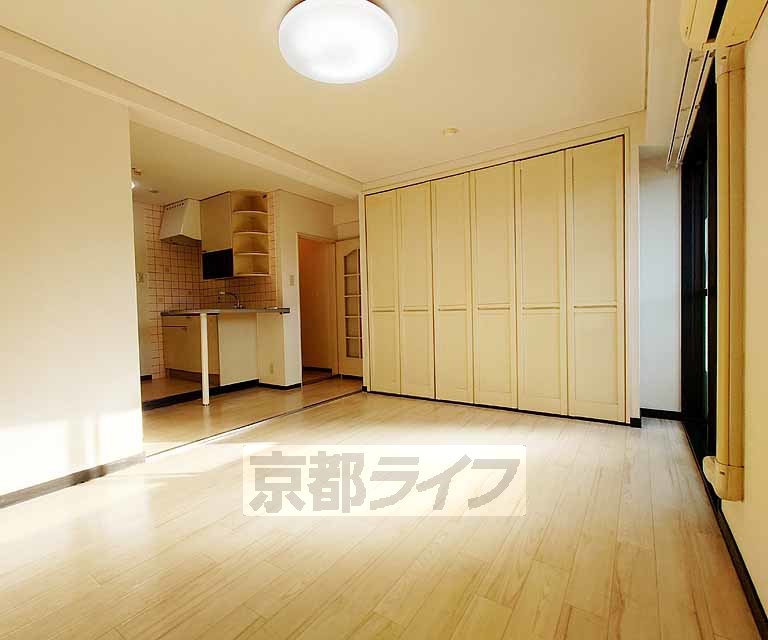 居室・リビング　日当りの良いお部屋です