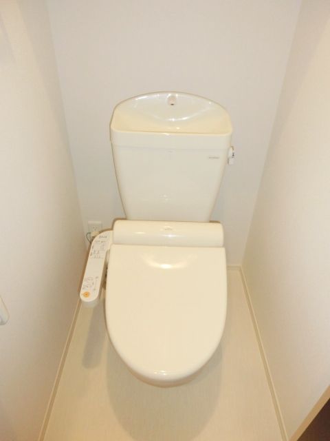 トイレ　洗浄機能付き。