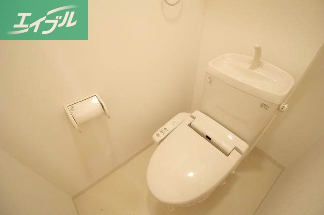 トイレ　同物件別部屋の写真です