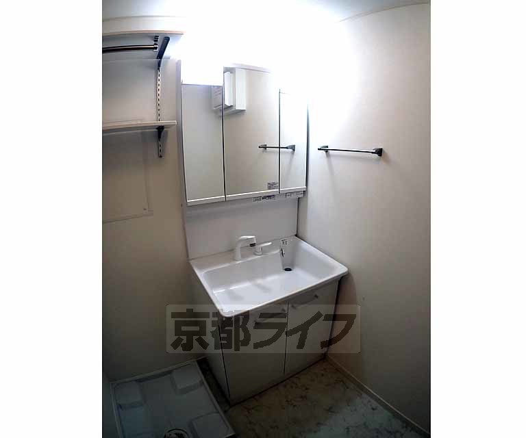 洗面設備　便利な独立洗面台です