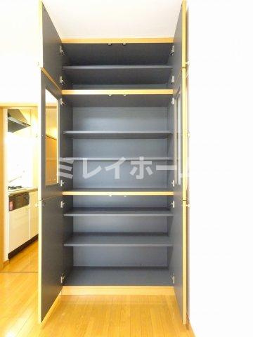 収納　同建物内別のお部屋の参考写真になります。