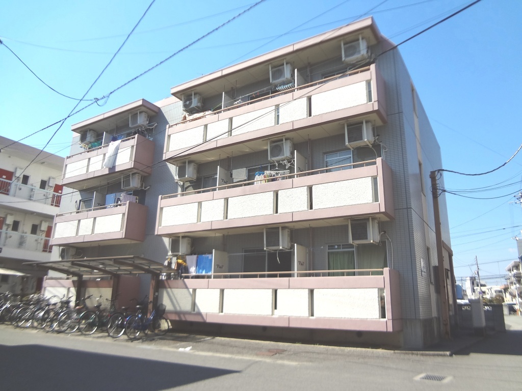 【カレッジハウスの建物外観】