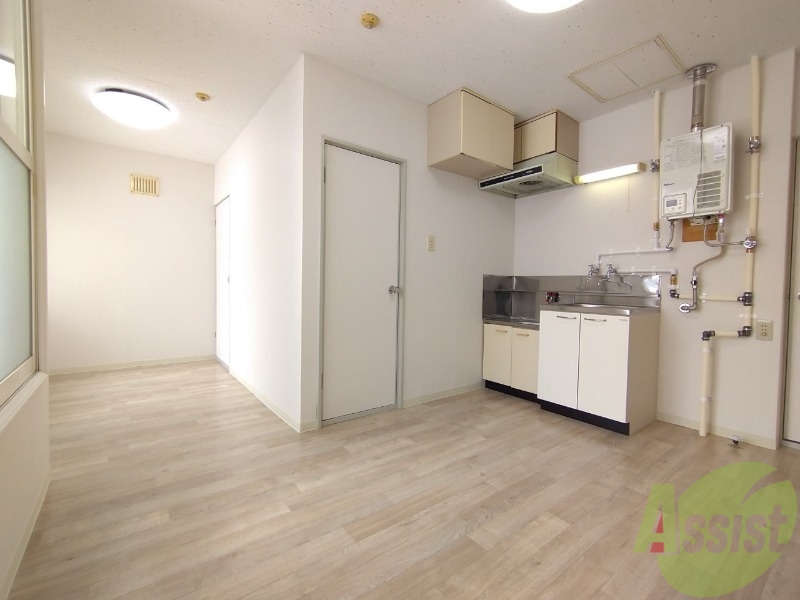 居室・リビング　リビングです。木目のフローリングが落ち着きますね。