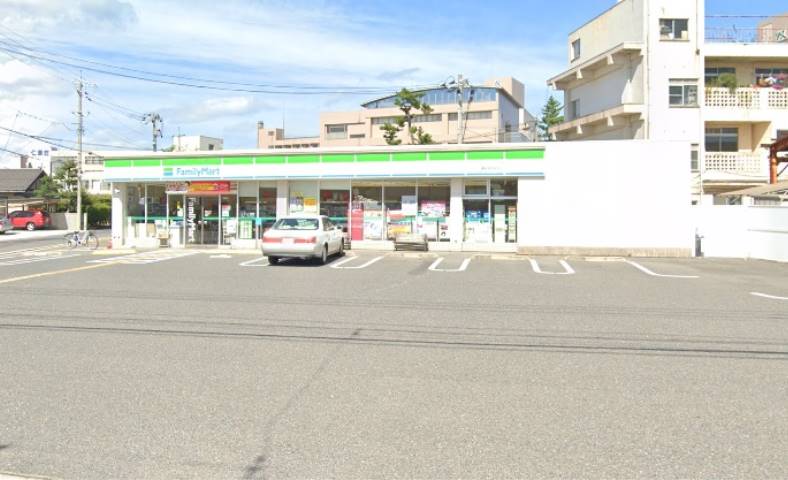 コンビニ　ファミリーマート（コンビニ）まで1048m