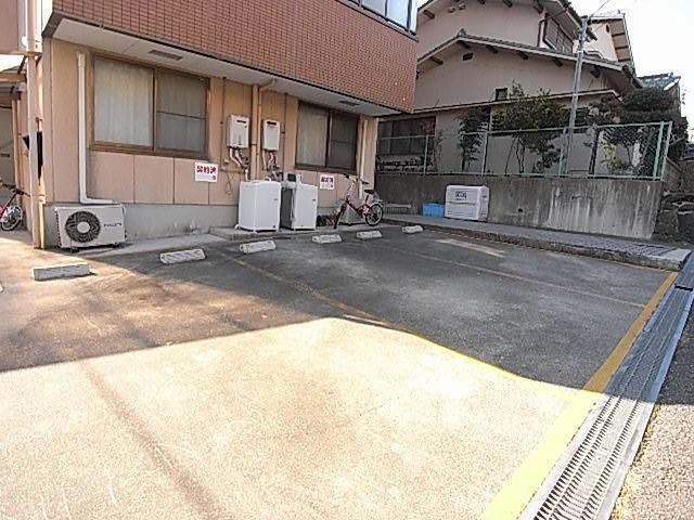 【奈良市西大寺赤田町のマンションの駐車場】